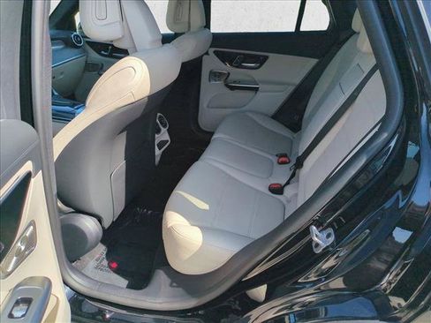 Used 2023 Mercedes-Benz GLC 300 image 18