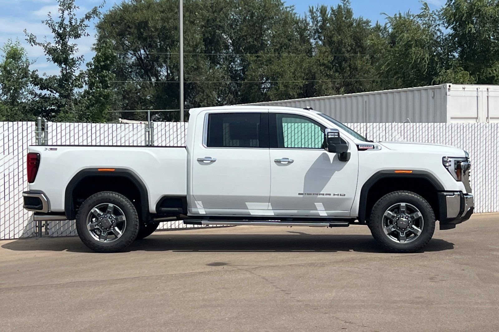 New 2026 GMC Sierra 2500 SLT w/ SLT Premium Package AWD/4WD image 3