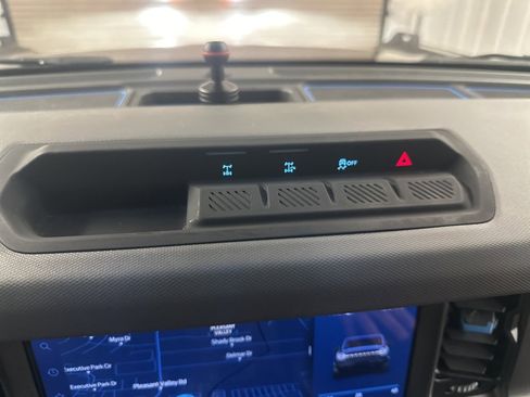 Used 2024 Ford Bronco Black Diamond image 23