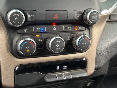 Used 2019 RAM 1500 Laramie AWD/4WD image 12