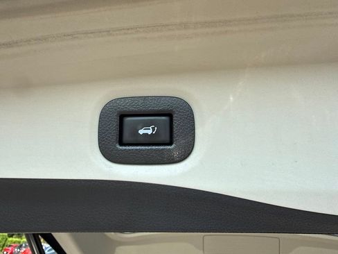 Used 2019 Nissan Rogue SV w/ Premium Package FWD image 12