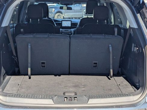 Used 2022 Ford Explorer XLT w/ Equipment Group 202A image 5