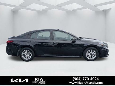 Used 2025 Toyota Camry LE image 2