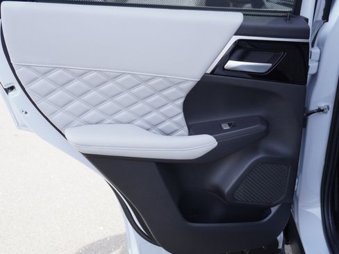 Used 2024 Mitsubishi Outlander SEL image 15