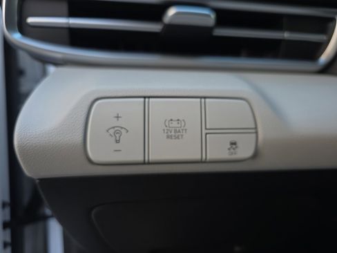 Used 2025 Hyundai Elantra Limited image 26