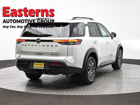 Used 2023 Nissan Pathfinder SV w/ SV Premium Package AWD/4WD image 5