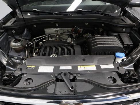 Used 2021 Volkswagen Atlas Cross Sport SE w/ Panoramic Sunroof Package image 17