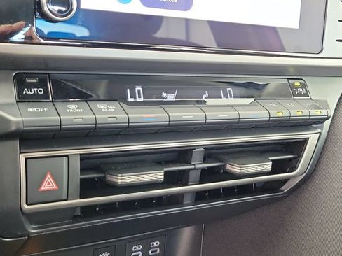 Used 2025 Toyota Camry LE w/ Convenience Package AWD/4WD image 30