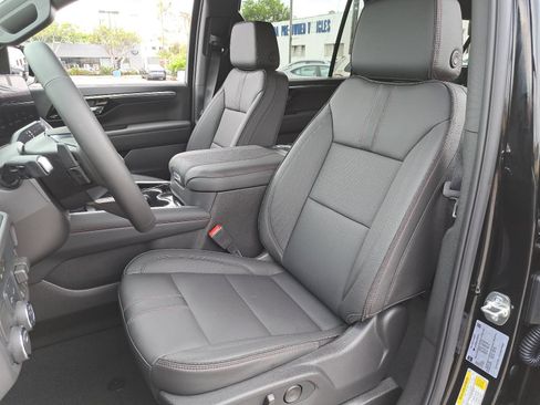Used 2026 Chevrolet Suburban RST w/ Comfort Package RWD image 17