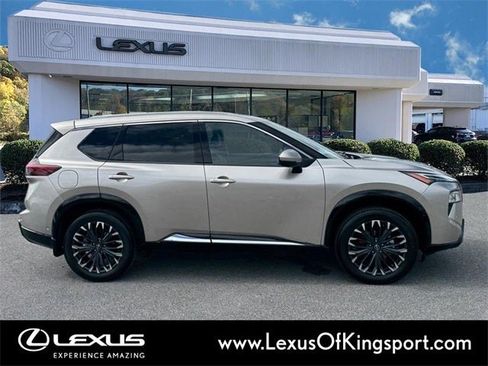 Used 2024 Nissan Rogue Platinum w/ Platinum Premium Package image 6