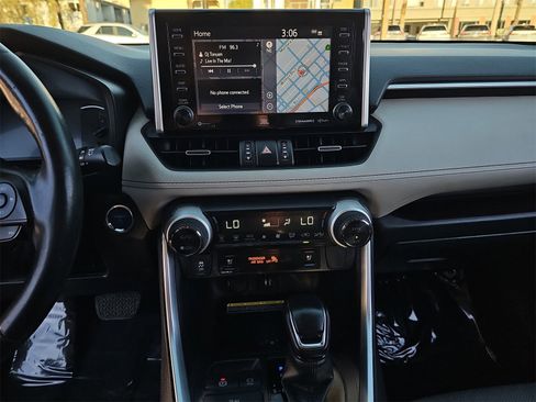 Used 2019 Toyota RAV4 Limited image 20