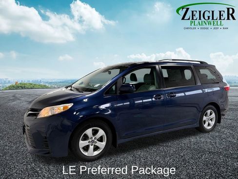 Used 2019 Toyota Sienna LE image 2