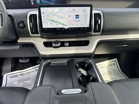 Used 2025 Ford Expedition Active image 18
