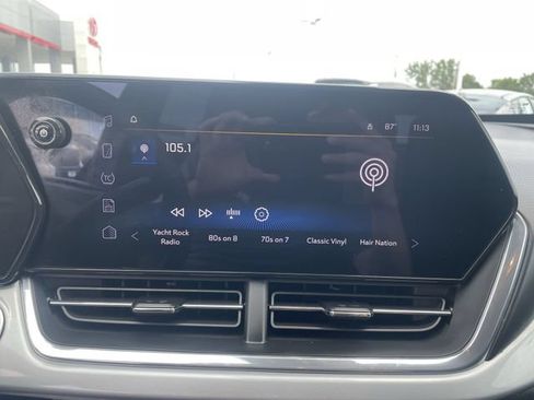 Used 2025 Chevrolet Trax LT FWD image 22