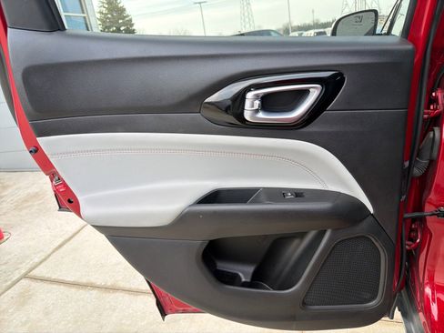 Used 2025 Jeep Compass Limited image 18