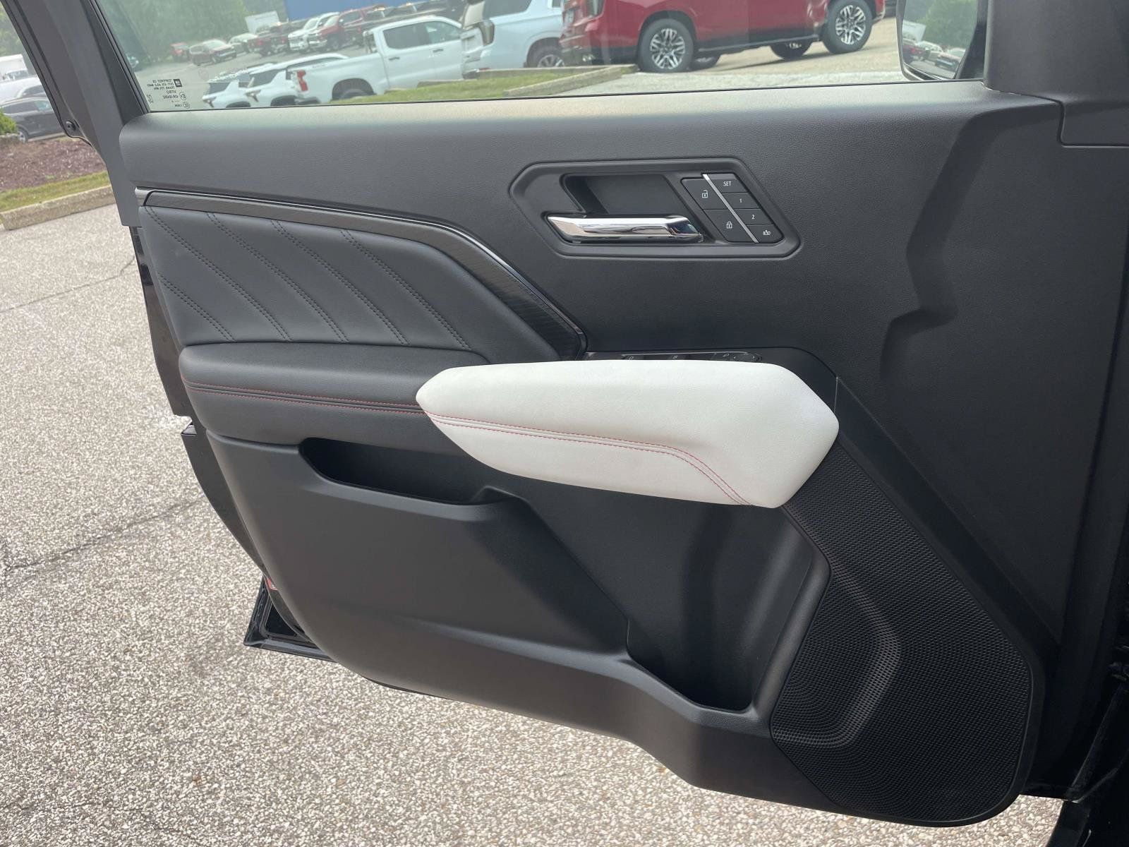 Certified 2024 GMC Canyon AT4X AWD/4WD image 30