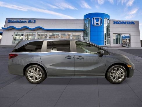 New 2026 Honda Odyssey Touring image 6