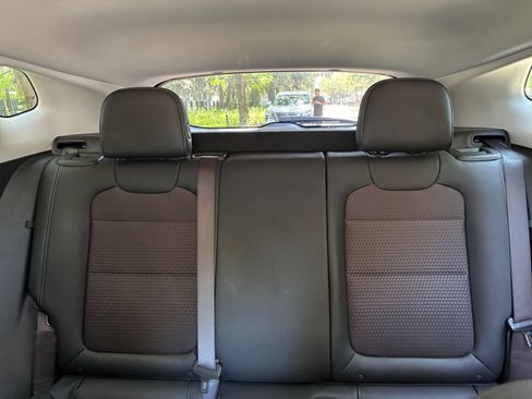 Used 2025 Chevrolet Trax LT FWD image 37