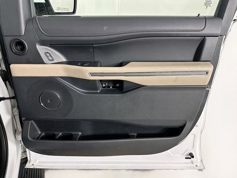 Used 2024 Ford Expedition Max XLT image 34