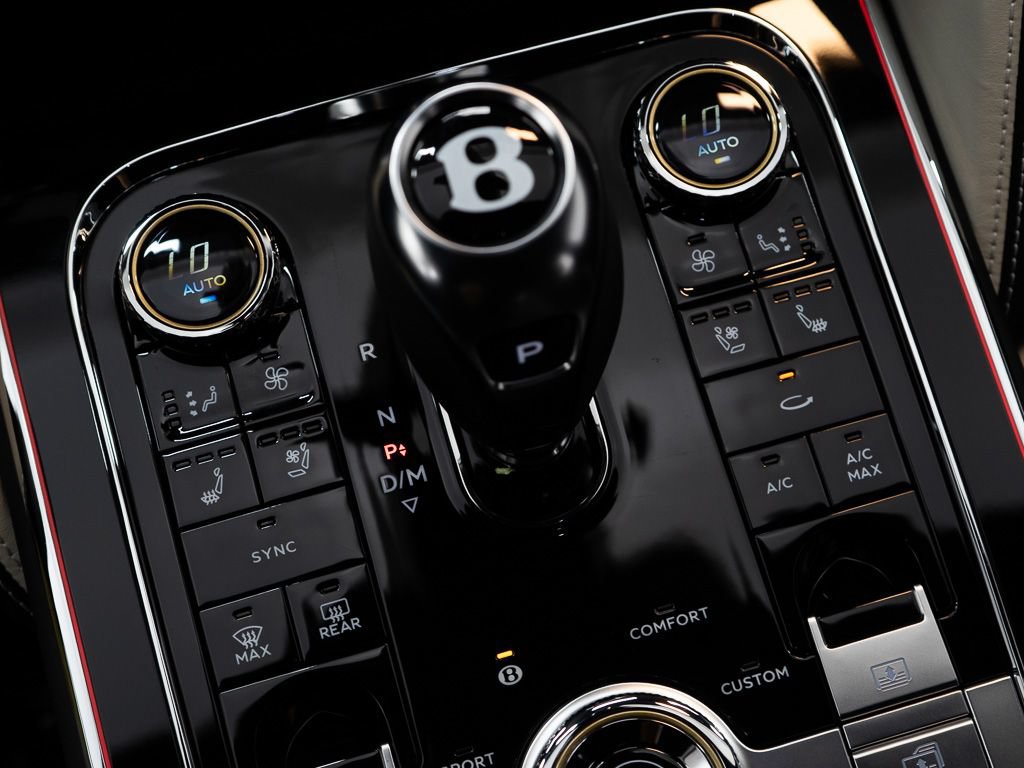 Used 2025 Bentley Flying Spur Plug-In Hybrid AWD/4WD image 37