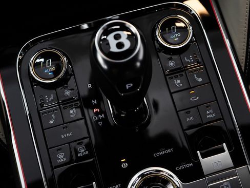 Used 2025 Bentley Flying Spur Plug-In Hybrid AWD/4WD image 37