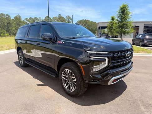 Used 2025 Chevrolet Suburban Z71 AWD/4WD image 18