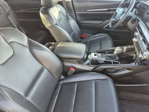Used 2025 Kia Telluride S image 17