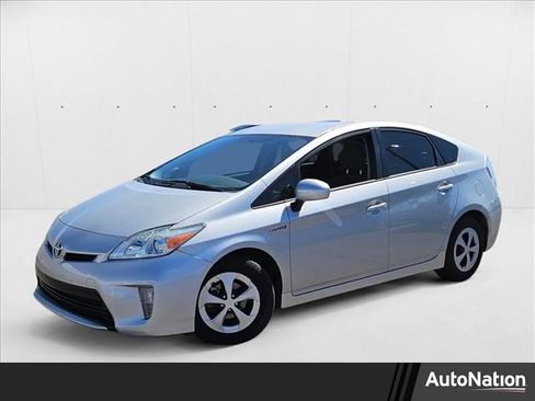 Used 2015 Toyota Prius Two image 1