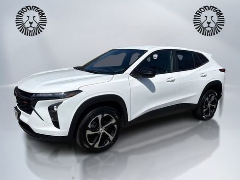 Used 2024 Chevrolet Trax RS FWD image 1