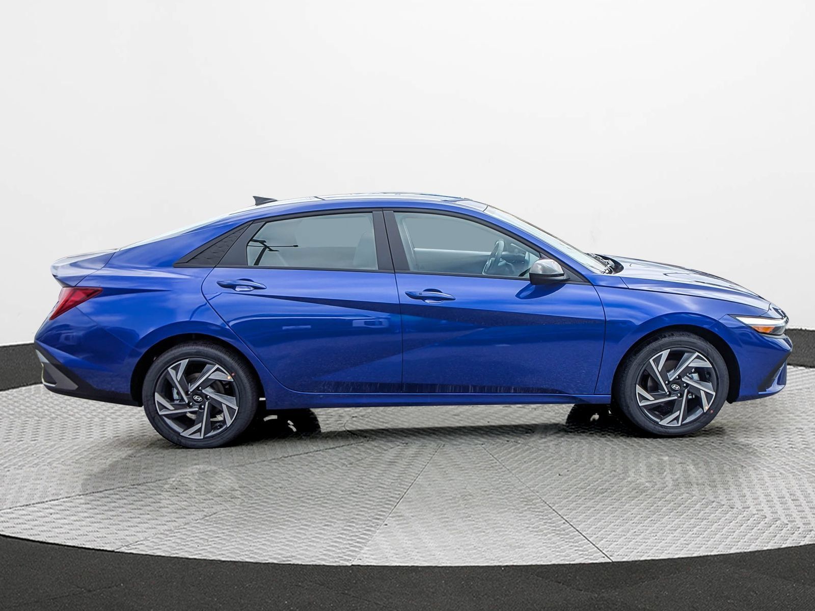 New 2025 Hyundai Elantra SEL FWD image 7