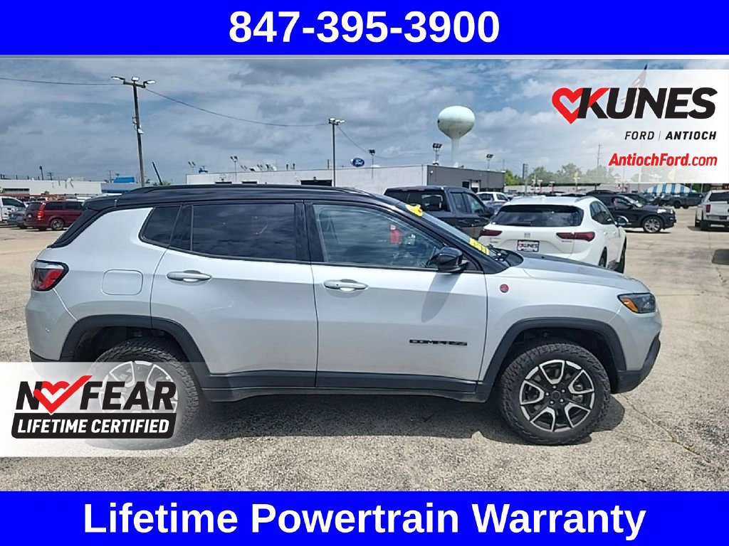 Used 2025 Jeep Compass Trailhawk AWD/4WD image 13