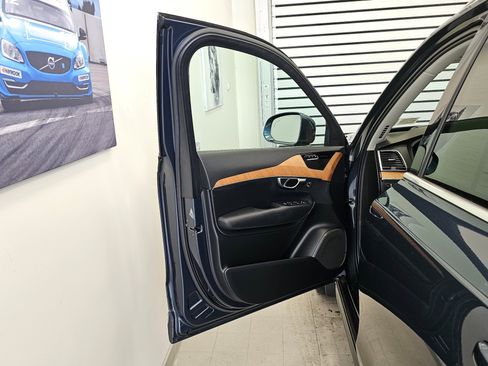 Certified 2022 Volvo XC90 T8 Inscription Expression w/ Advanced Package image 21