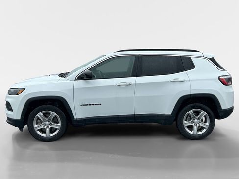 Used 2024 Jeep Compass Latitude w/ Altitude Special Edition AWD/4WD image 2