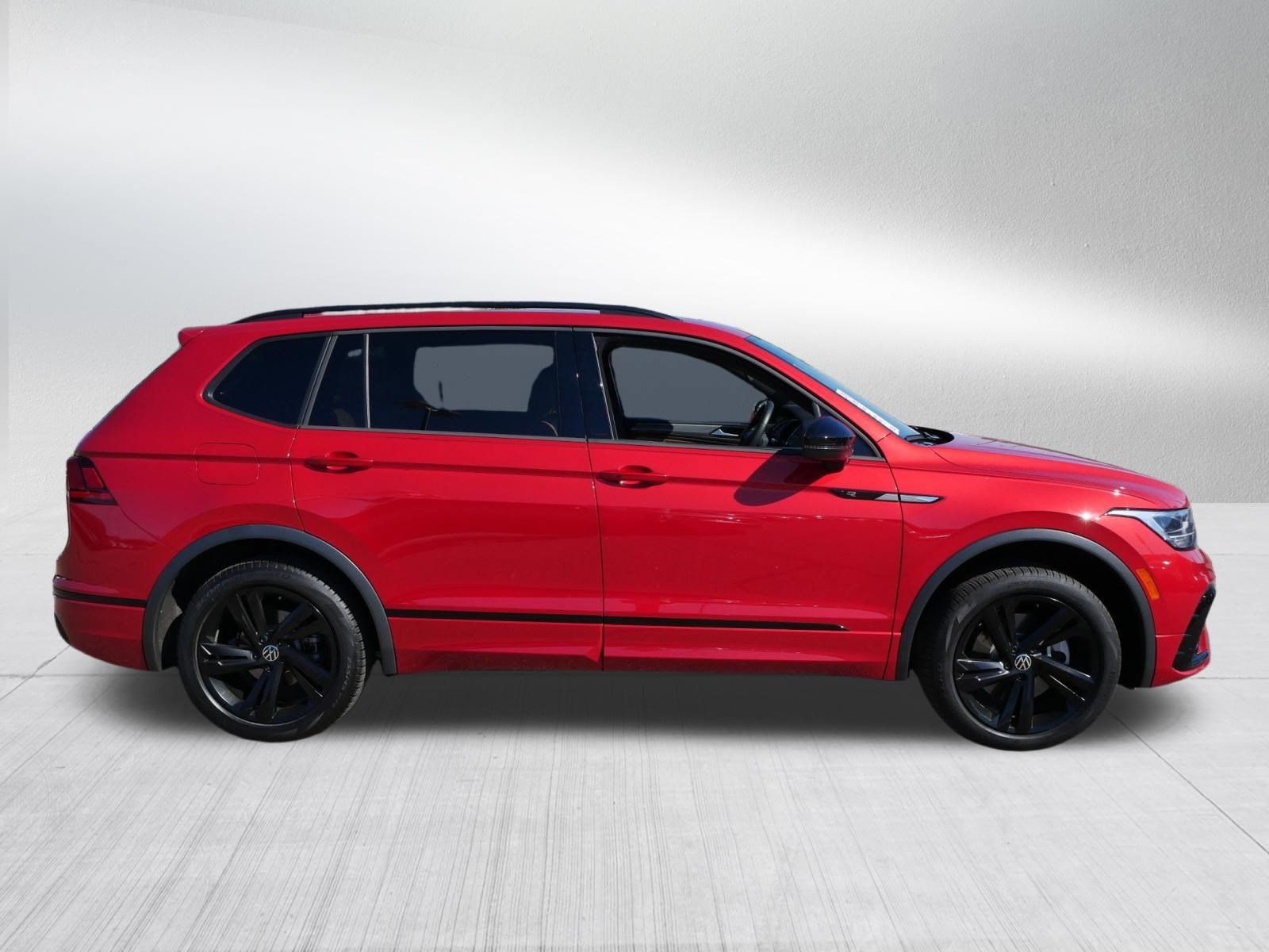 Certified 2024 Volkswagen Tiguan SE R-Line AWD/4WD image 8