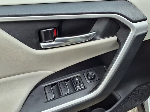 Used 2021 Toyota RAV4 XLE Premium w/ Carpet Mat Package (TMS) FWD image 17