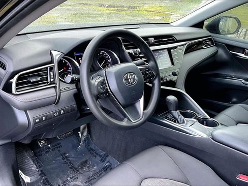Used 2019 Toyota Camry LE image 18