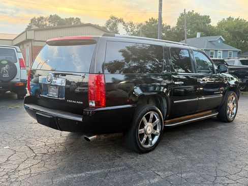 Used 2011 Cadillac Escalade ESV Luxury AWD/4WD image 4