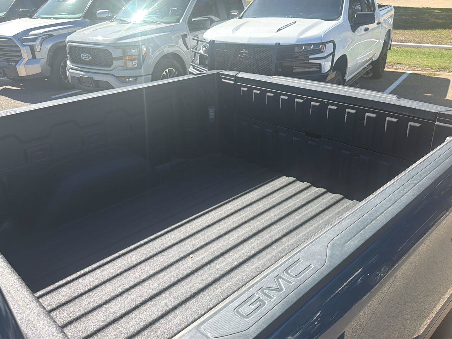 Used 2024 GMC Sierra 1500 SLT w/ SLT Premium Plus Package AWD/4WD image 11