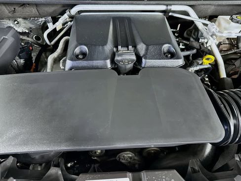 Used 2023 Chevrolet Colorado ZR2 image 9