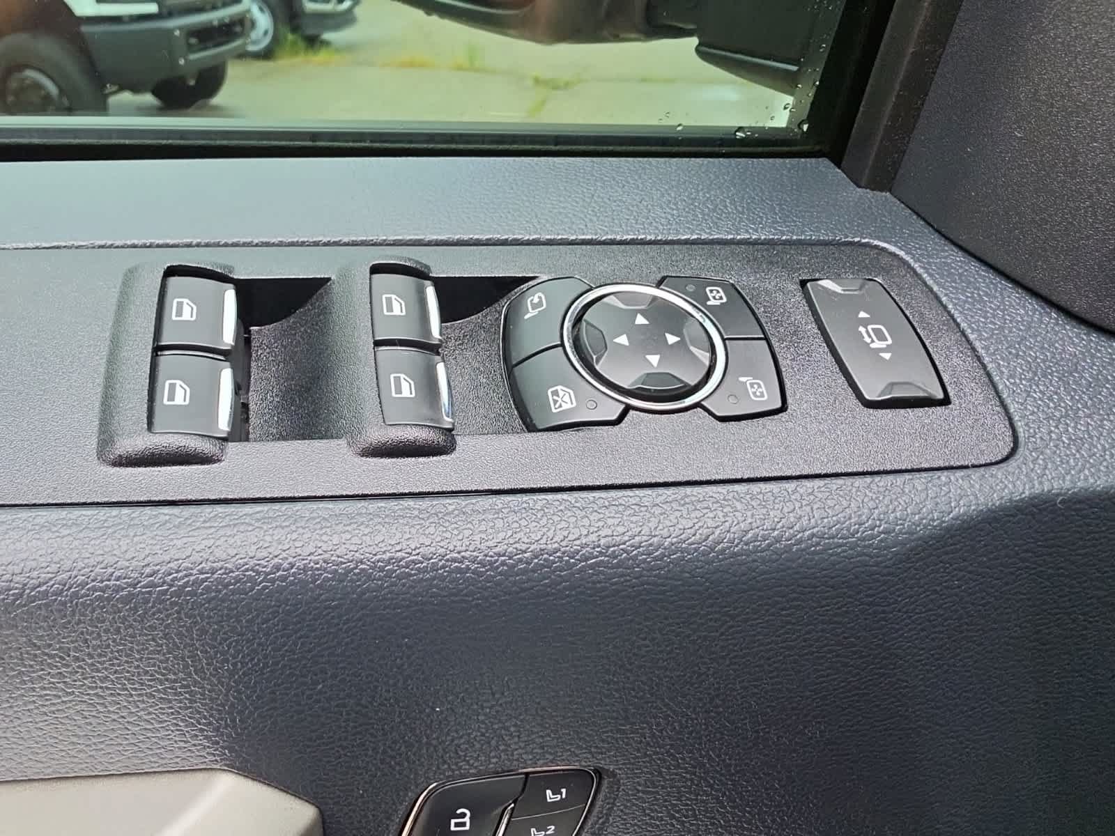 Used 2022 Ford F350 Lariat w/ Lariat Ultimate Package AWD/4WD image 23