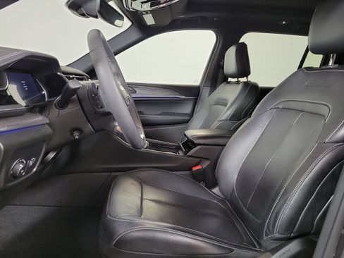 Used 2023 Jeep Grand Cherokee Overland RWD image 12