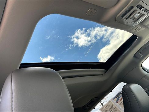 Used 2023 Toyota Highlander XLE AWD/4WD image 17