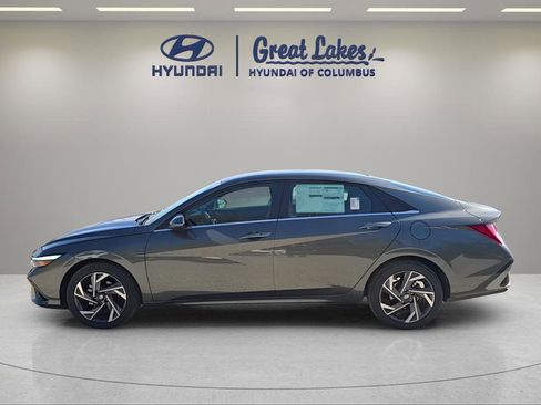 New 2026 Hyundai Elantra Limited FWD image 3