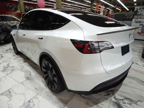 Used 2021 Tesla Model Y Performance image 9