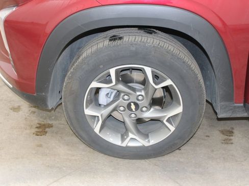 Used 2025 Chevrolet Trax LT image 36