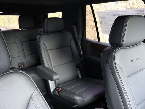 New 2026 GMC Yukon Denali w/ Sun & Power Step Package image 28