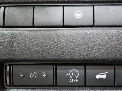 Used 2025 Nissan Rogue SV image 14