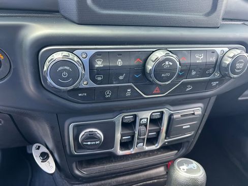 Used 2019 Jeep Wrangler Unlimited Sport S AWD/4WD image 36