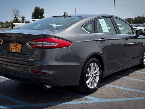 Used 2020 Ford Fusion SE FWD image 10