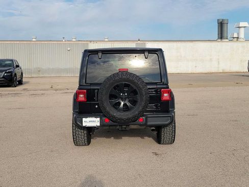 Used 2019 Jeep Wrangler Unlimited Sahara AWD/4WD image 7